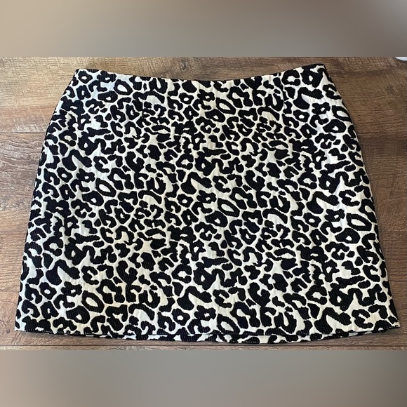 Kendall & Kylie Leopard/Cheetah Print Mini Skirt Size Medium - Picture 3 of 6